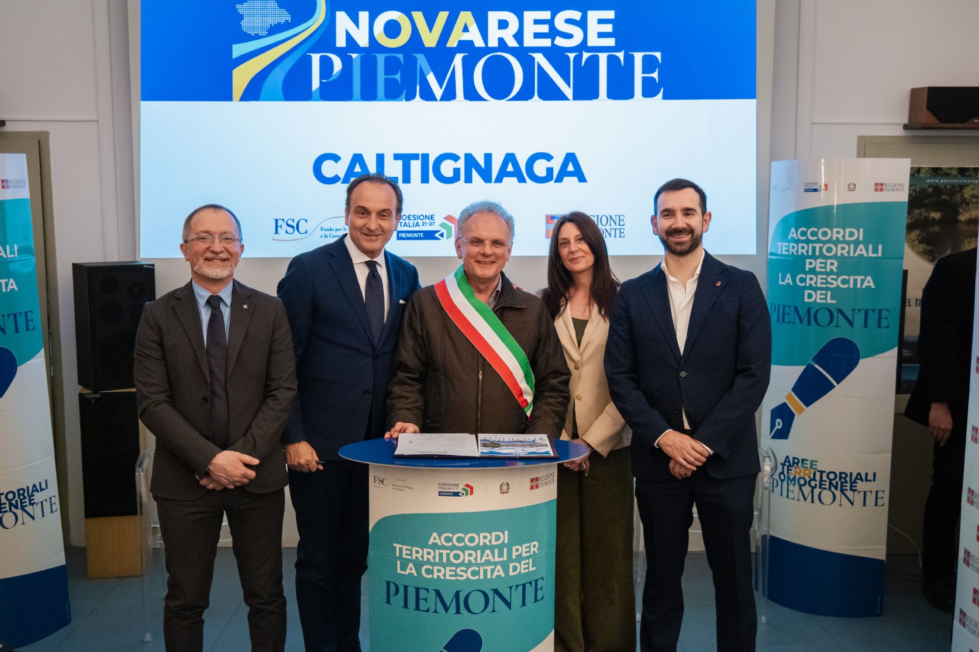 Il Sindaco alla sottoscrizione dell'Accordo con il Presidente della Regione Piemonte On. Alberto CIRIO, alla presenza degli Assessori Gian Luca VIGNALE e Matteo MARNATI e della Consigliere Regionale Daniela CAMERONI