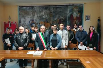 Domenica 3 Novembre 2019, in occasione della Celebrazione del 4 Novembre nella sala del Consiglio Comunale è stata consegnata ai Diciottenni della Comunità una copia della Costituzione.<br>
