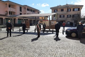 GIOVEDì 18 MARZO alle ore 11 i Sindaci, indossando la fascia tricolore, osservano un minuto di silenzio davanti al Municipio, al cospetto della bandiera italiana esposta a mezz'asta, per onorare la memoria delle VITTIME della PANDEMIA